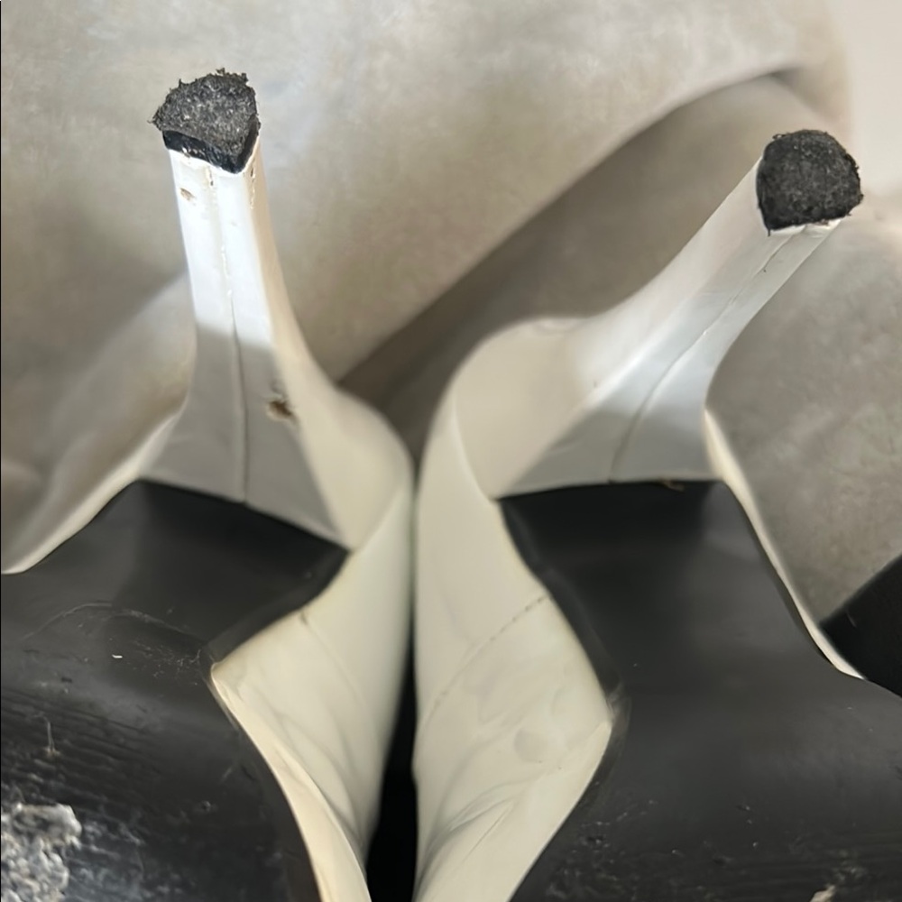 Pinup Couture White Classic Heels - Picture 8 of 9
